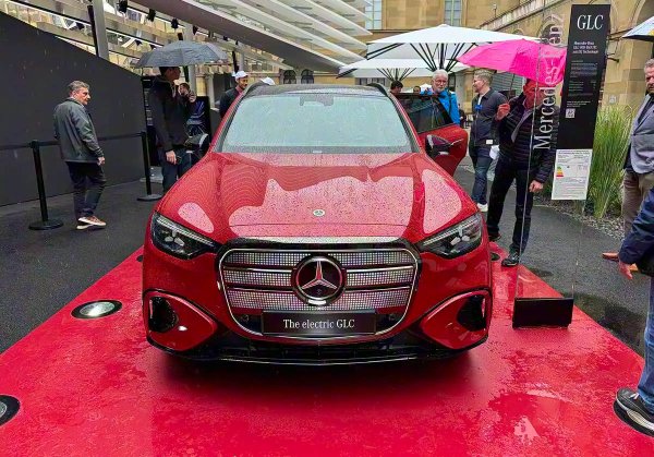 珺牛策略 配发光格栅与立标 奔驰Vision Iconic概念车或预览新一代S级设计