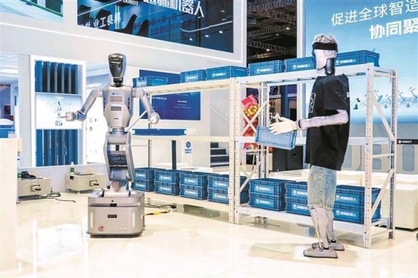 新巧牛 深圳具身机器人企业频频获得大订单，从“技术炫技”走向“工具化普及”，人形机器人进入“产业兑现期”